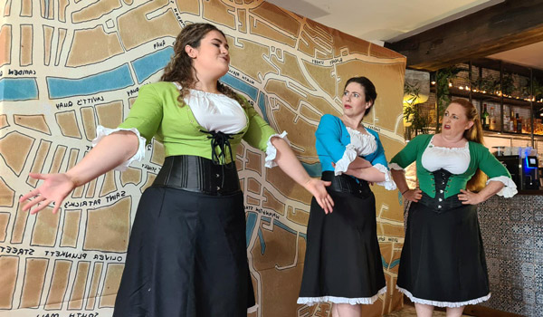 Hysterical Histories, Performers on Stage